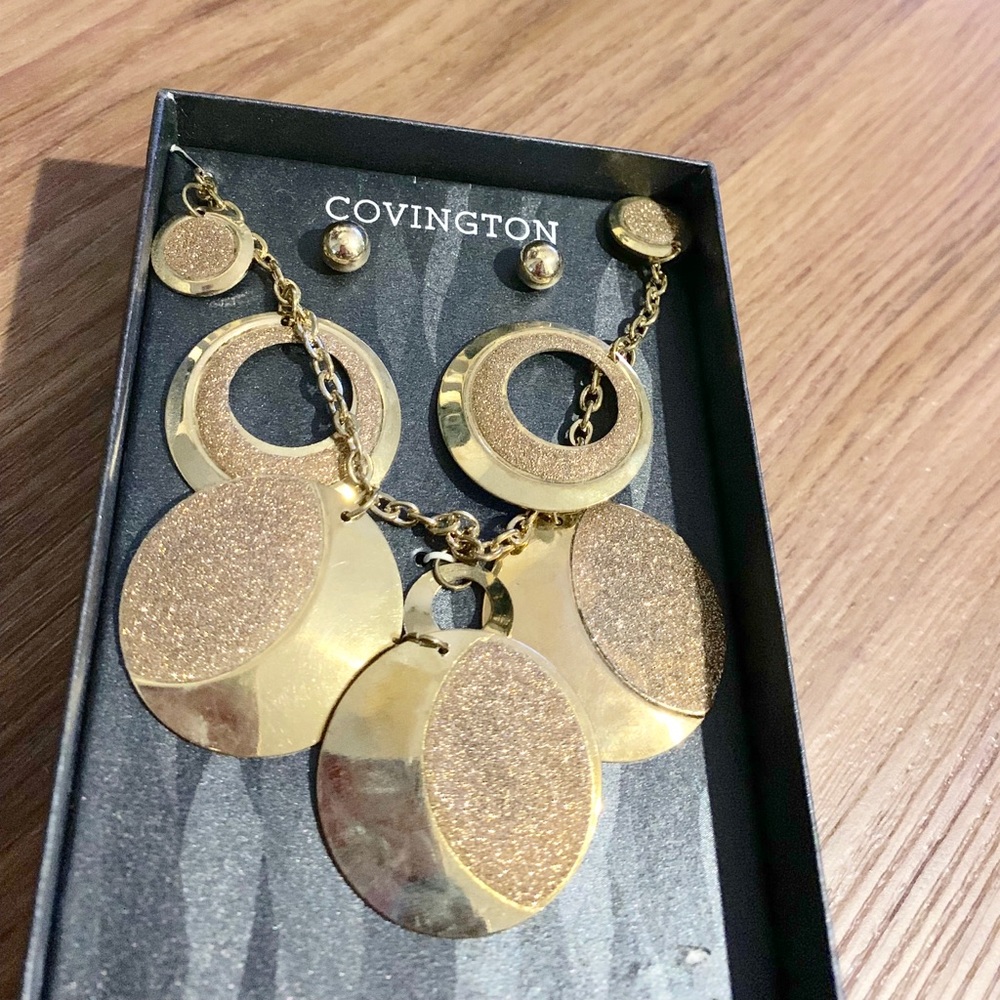 New Gold tone Necklace and Earrings!